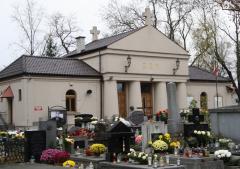 Organizacja uroczystości Wszystkich Świętych na cmentarzu w Wieliczce