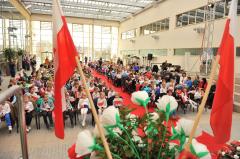 Śpiewanie patriotyczne przedszkolaków