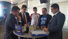 Jan-Krzysztof Duda wygrywa symultanę przed meczem NBA w Orlando USA