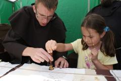 Papier czerpany na Dniach Św. Kingi