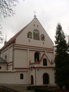 Klasztor Ojców Franciszkanów coraz piękniejszy