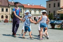RYNEK W CENTRUM KULTURY: FAMILIJNA NIEDZIELA z Jasiem i Małgosią oraz gry i zabawy w ogródku Cafe KULTURA