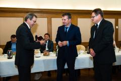 Honorowa Złota Odznaka Polskiego Związku Niewidomych dla Burmistrza Artura Kozioła